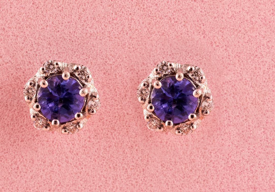 Tanzanite Diamond Earstud in 14k Yellow Gold