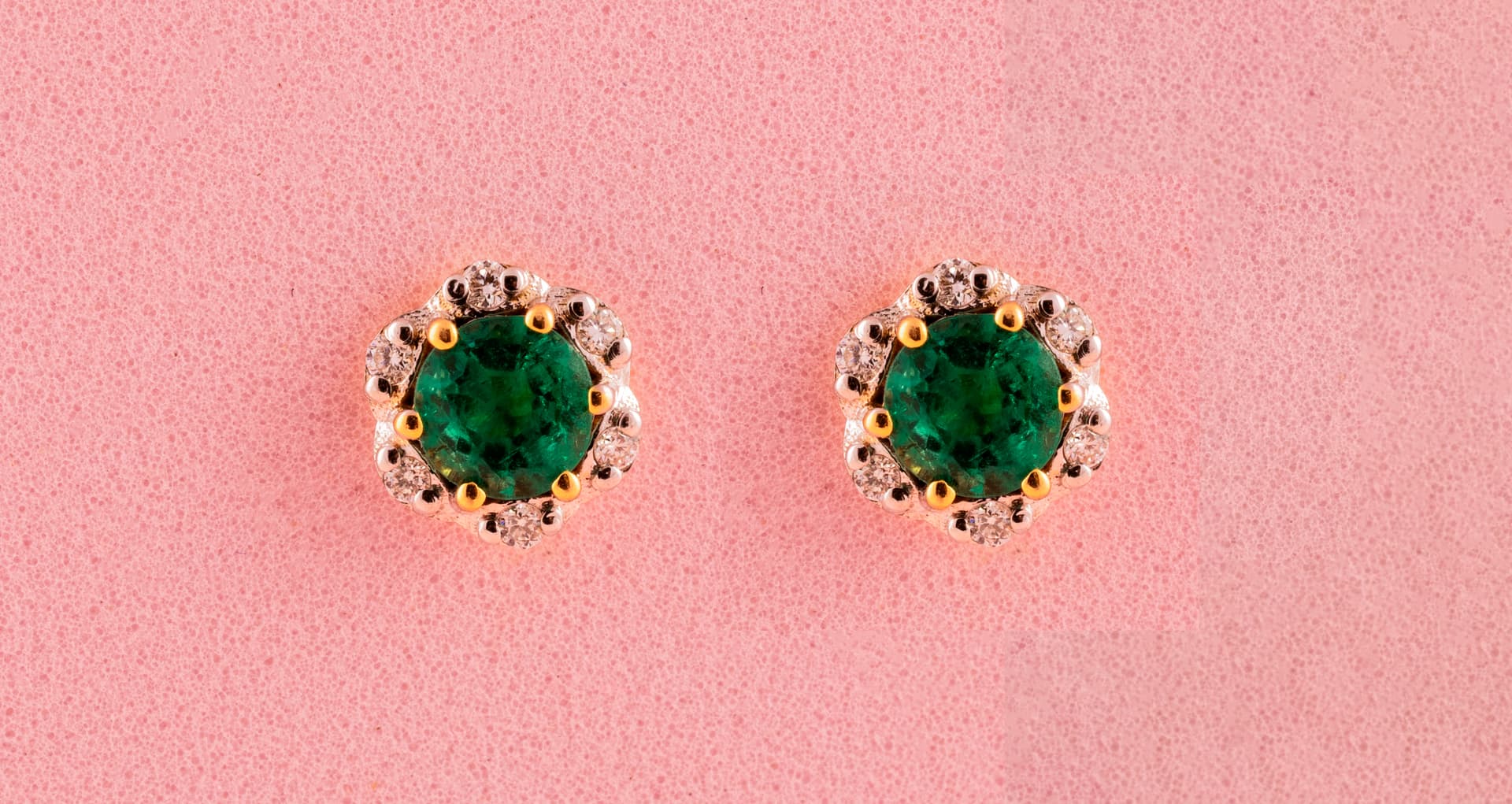 Emerald Diamond Earstuds in 14k Yellow Gold