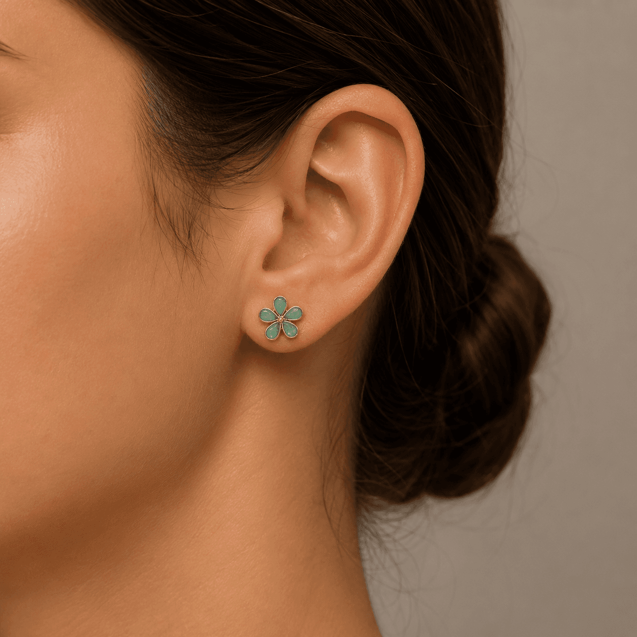 Emerald Earring in 14k Yellow Gold1