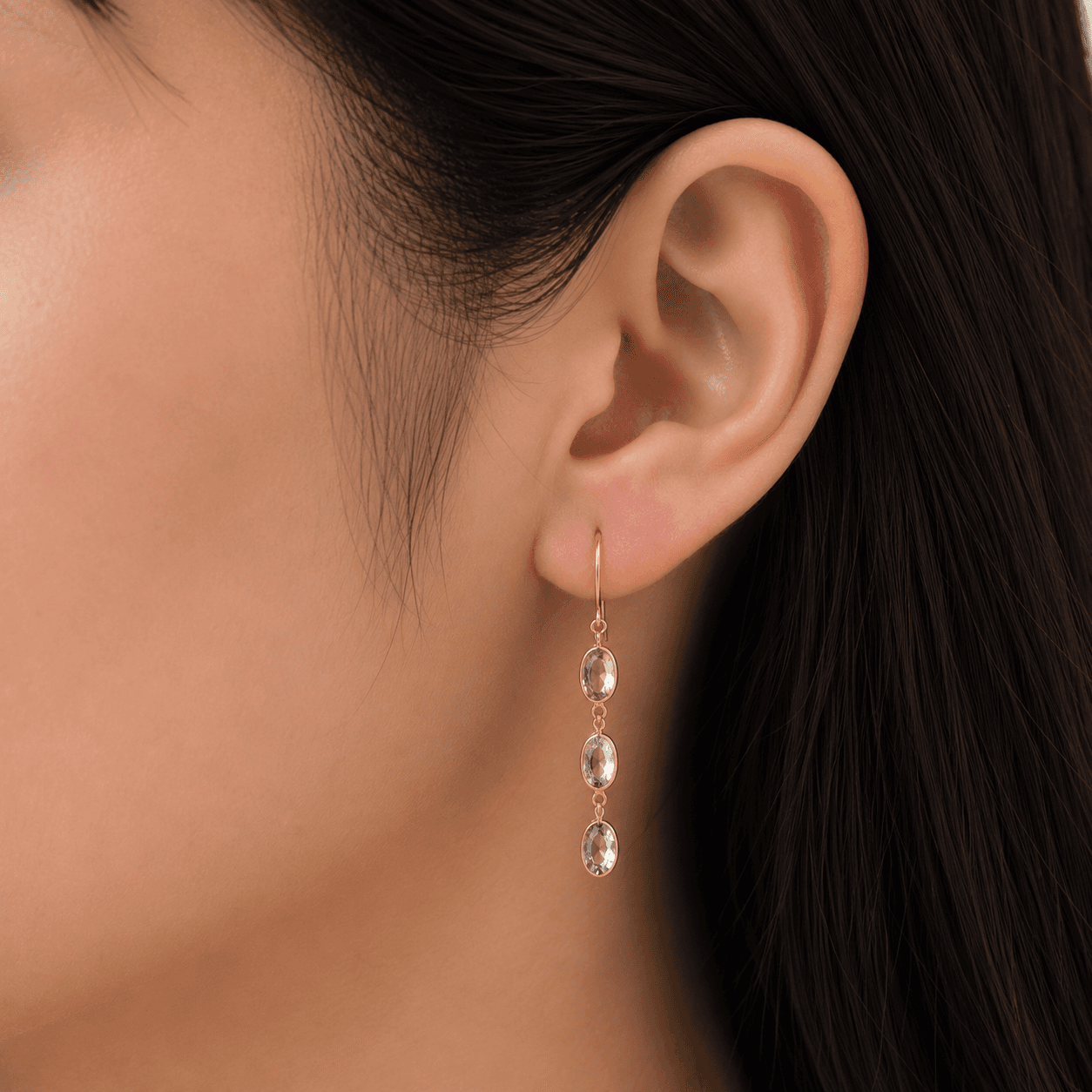 White-Tourmaline Earring in 18k Yellow Gold