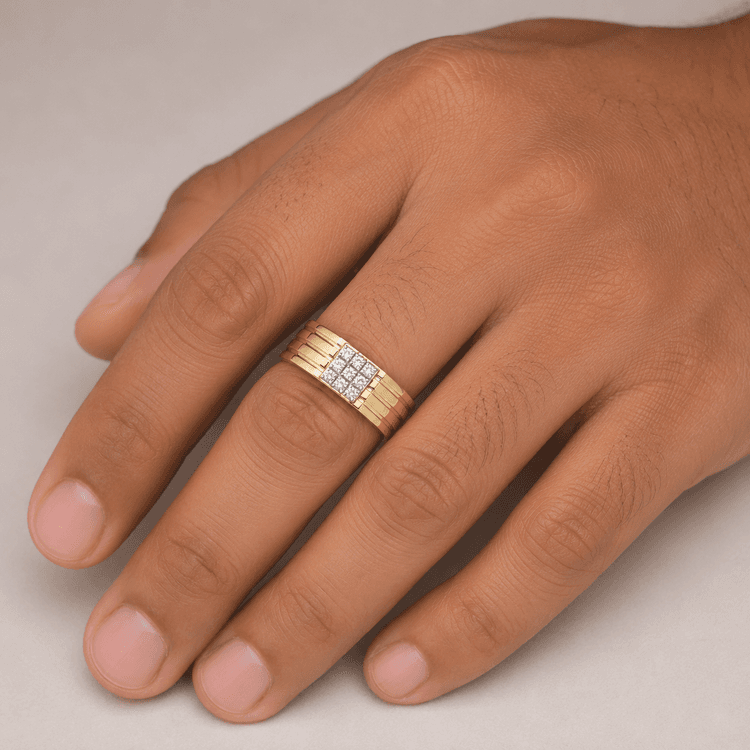 Diamond Ring in 14k Yellow Gold