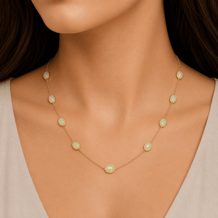 Opal Necklace in 18k Yellow Gold
