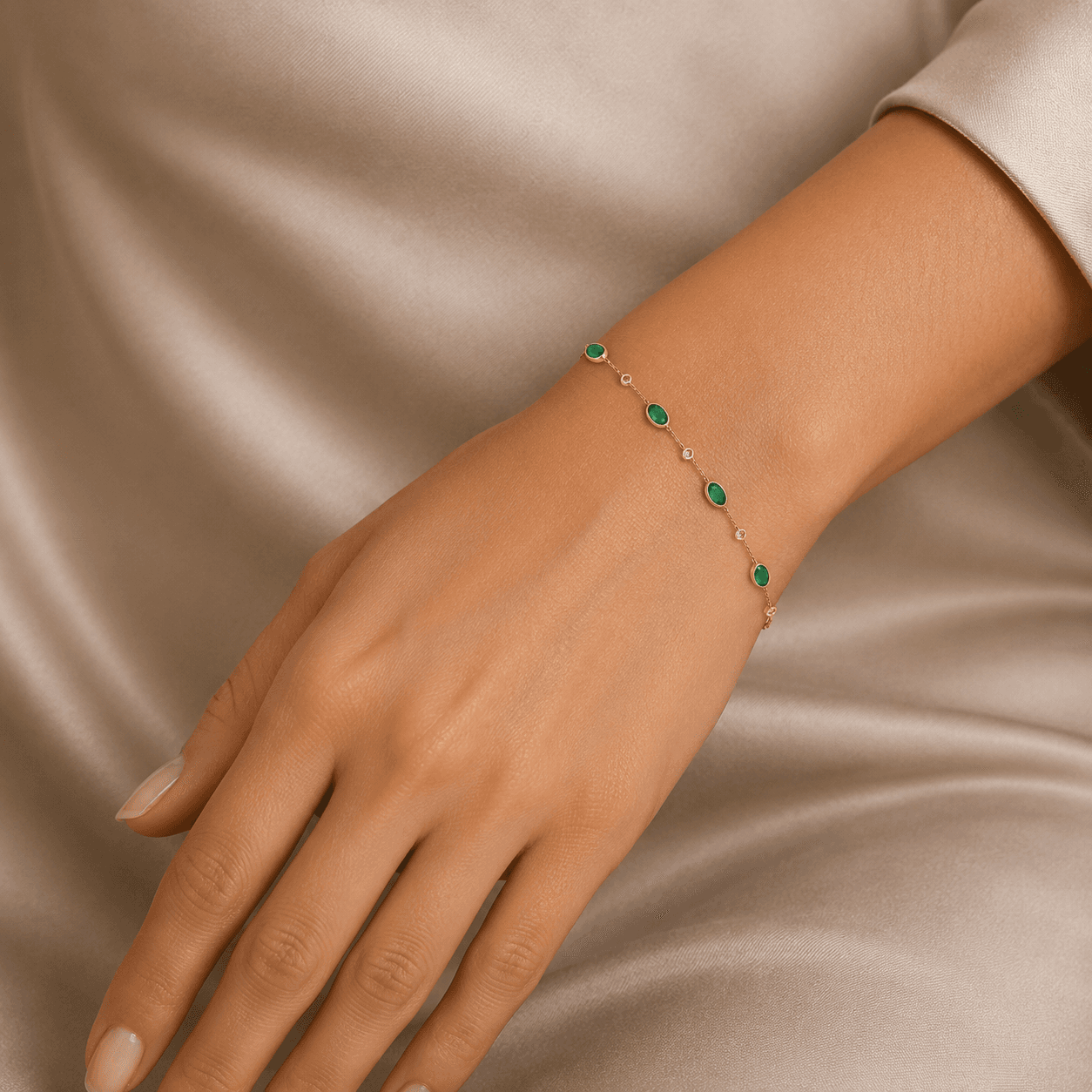 Emerald Pearl Bracelet in 18k Yellow Gold