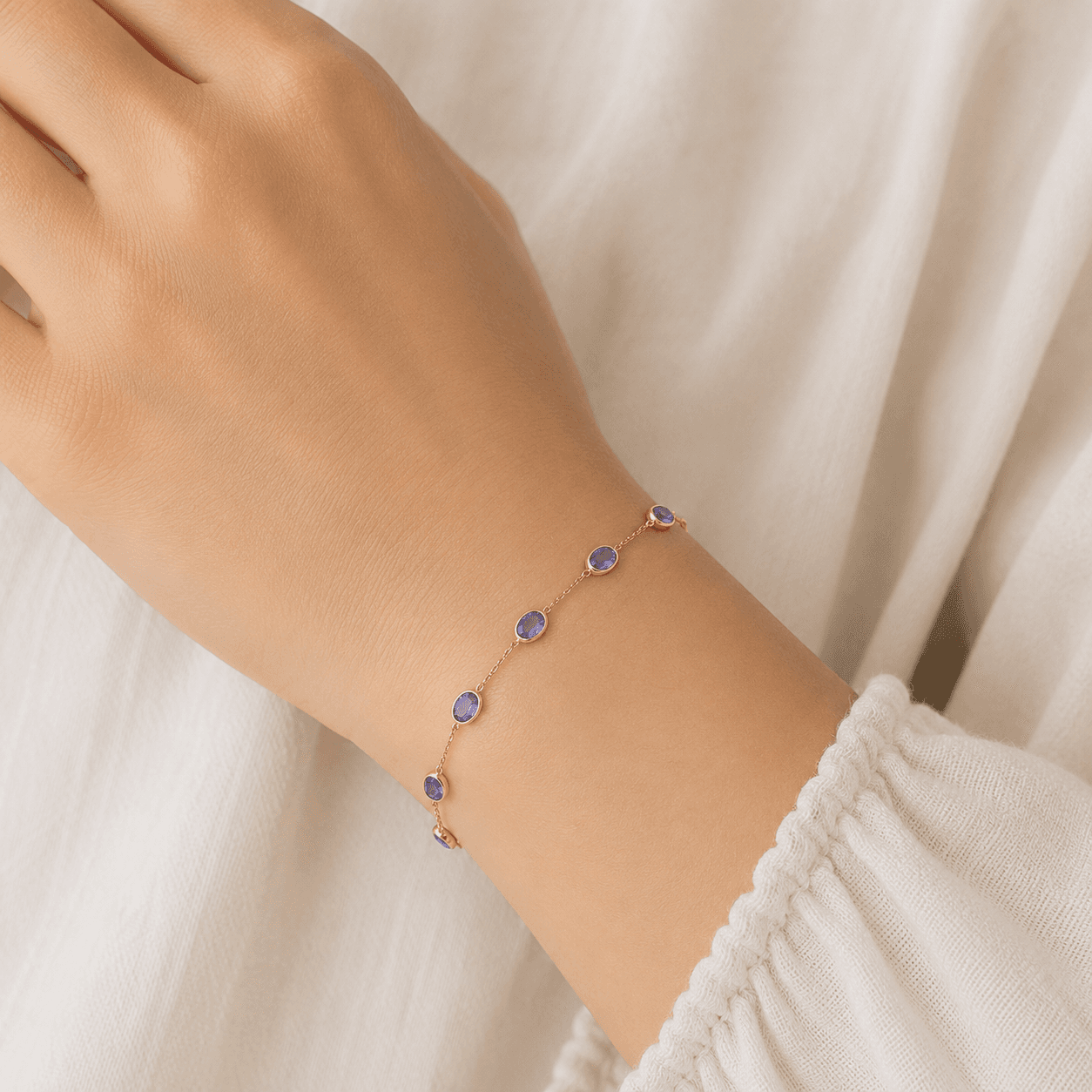 Tanzanite Bracelet in 18k Yellow Gold 1