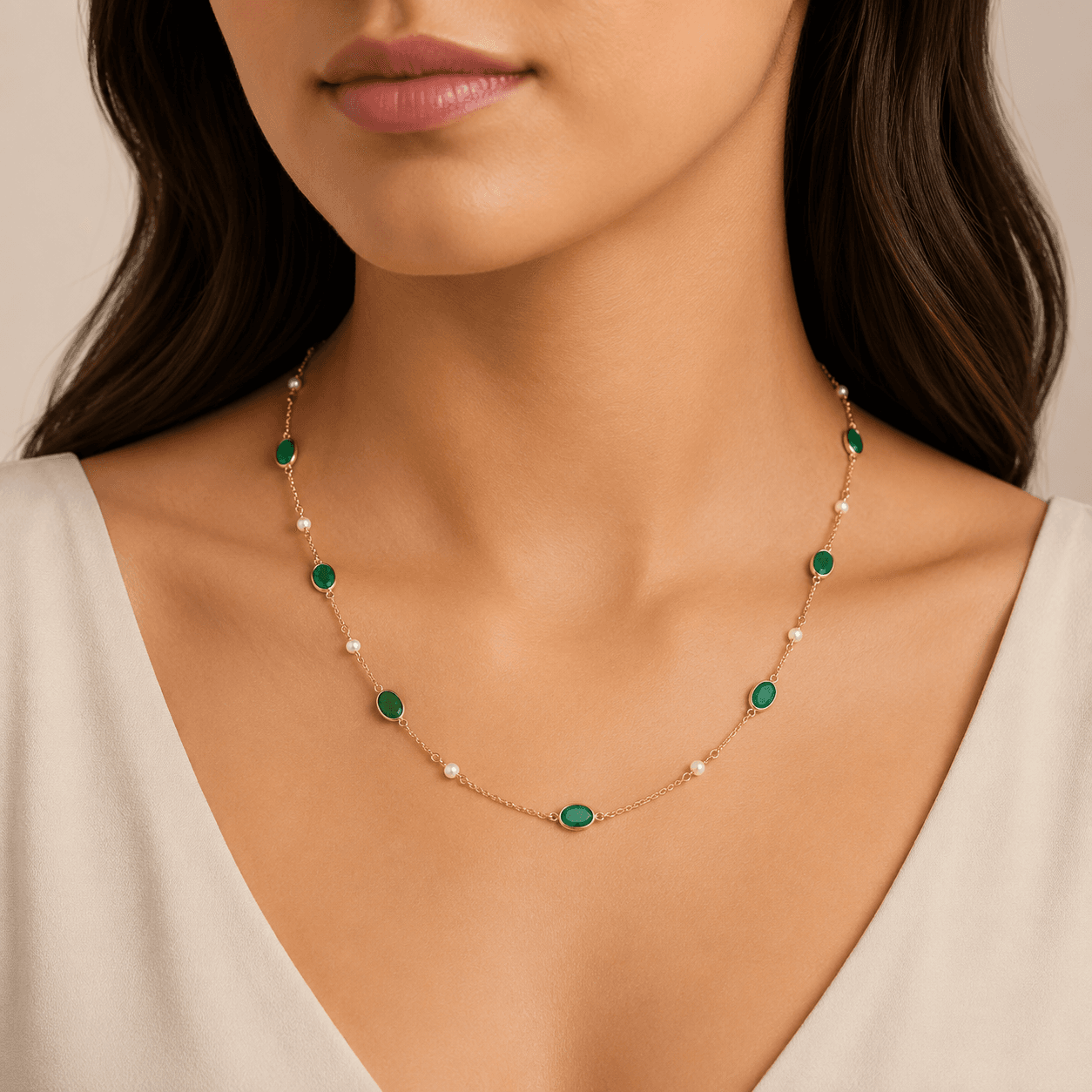 Emerald Pearl Necklace in 18k Yellow Gold
