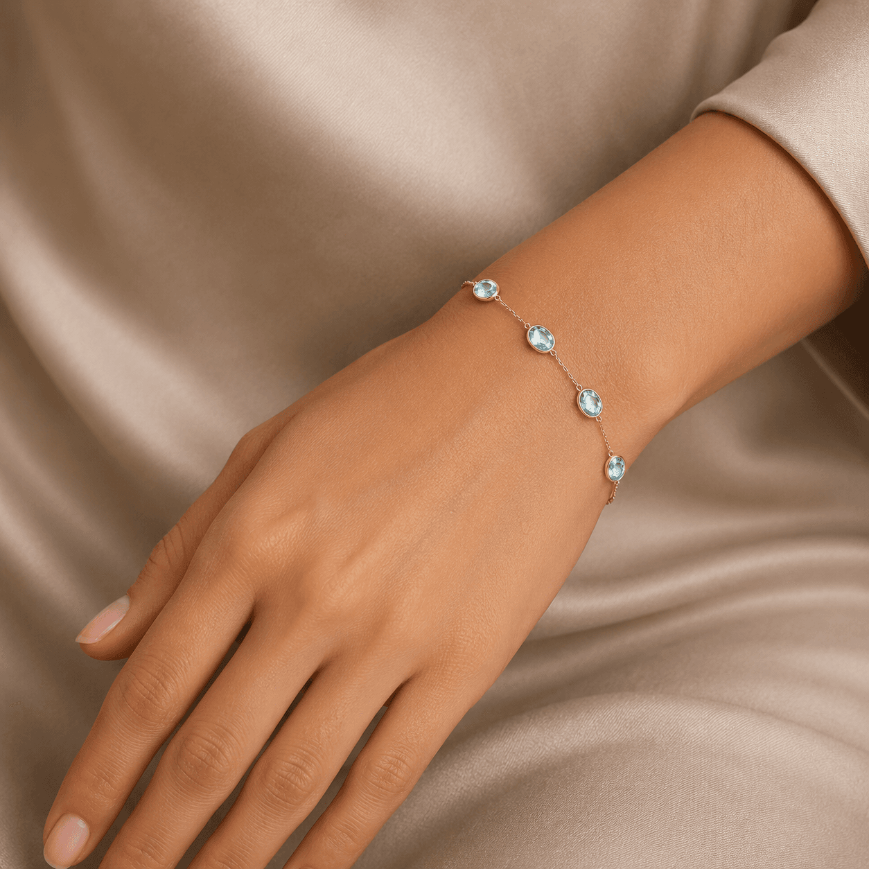 Blue Topaz Bracelet in 18k Yellow Gold