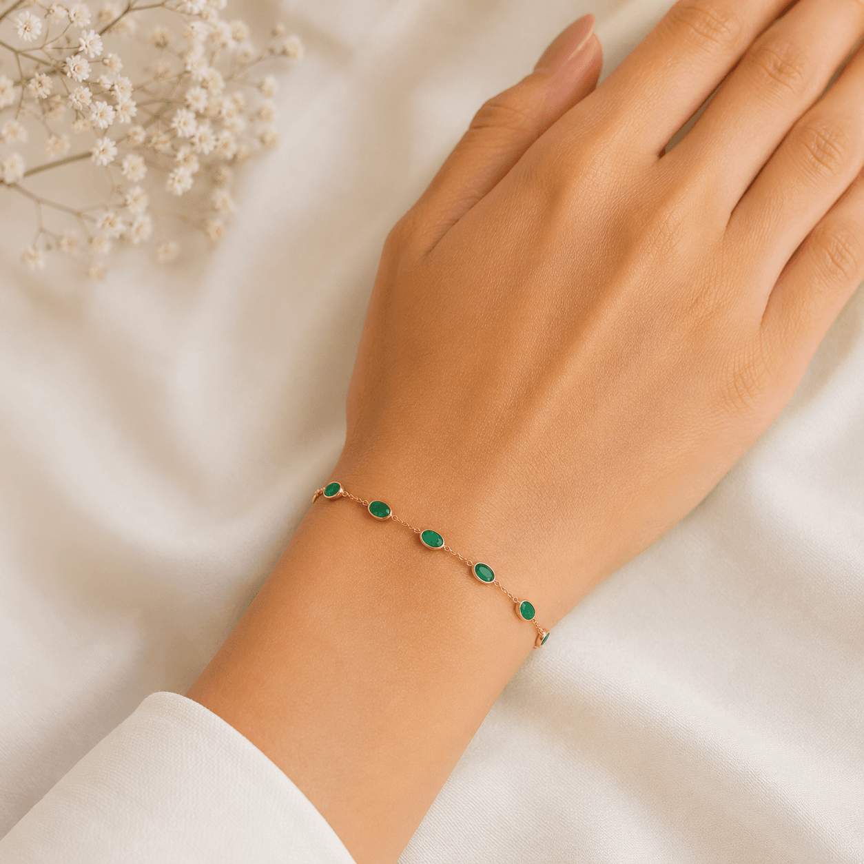 Emerald Bracelet in 18k Yellow Gold